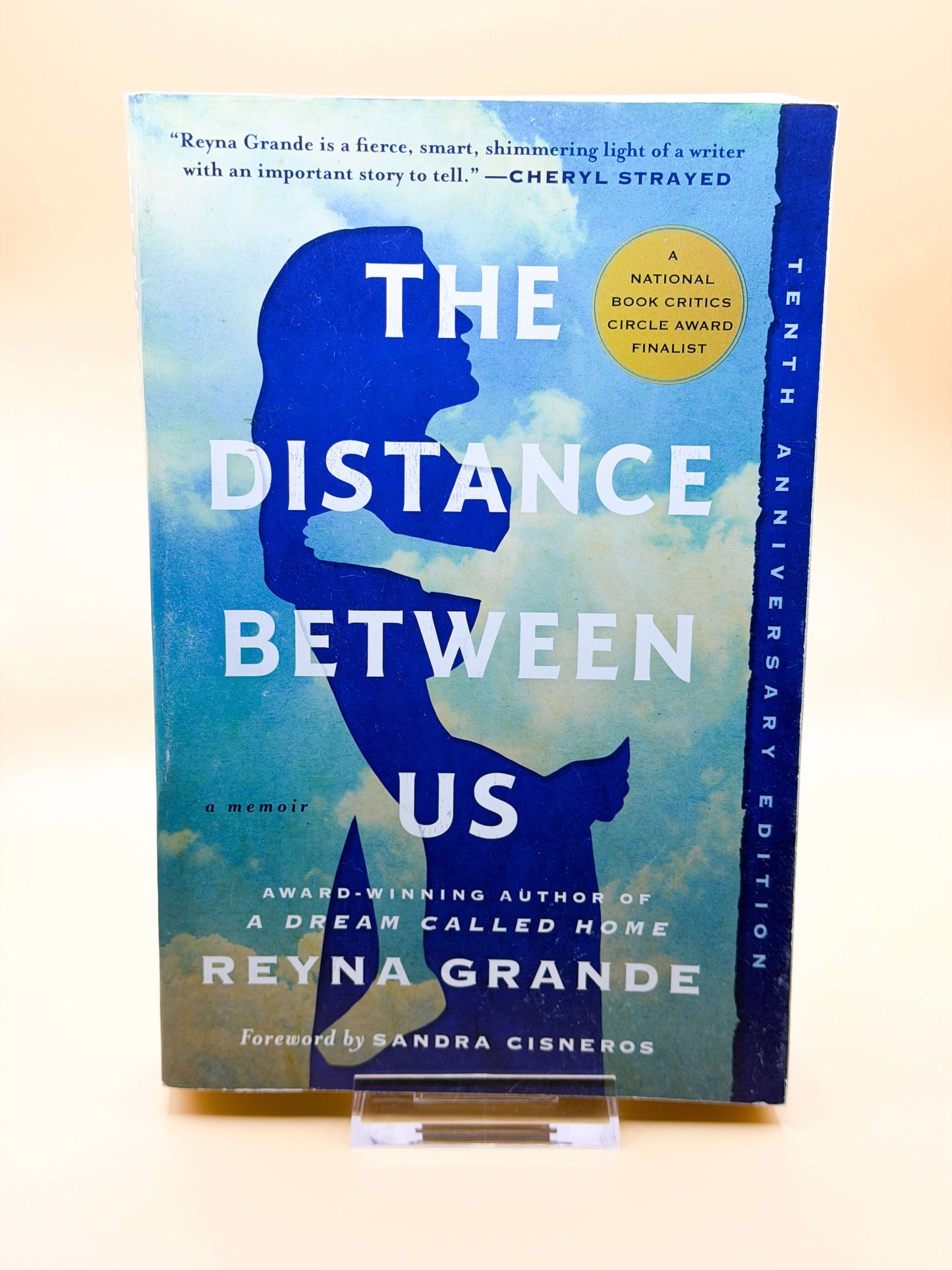 The distance between us-Reyna Grande|USED